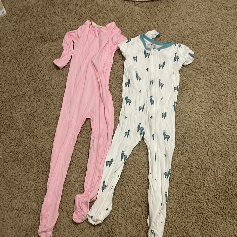 NWOT Kyte footed zippered romper.